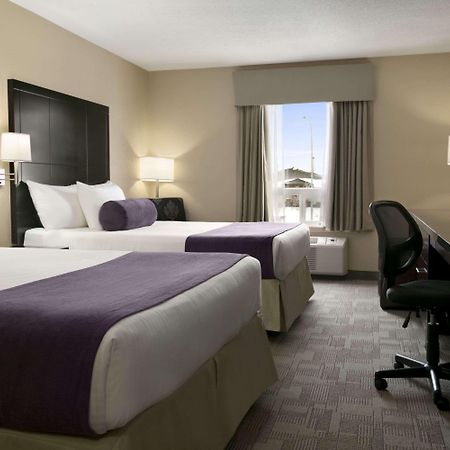 Days Inn By Wyndham Regina Exterior photo