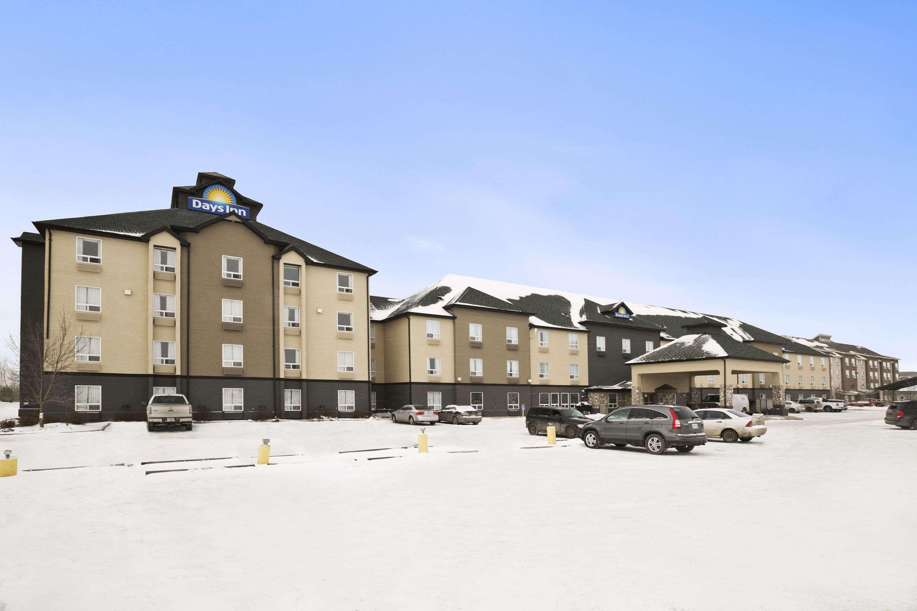 Days Inn By Wyndham Regina Exterior photo