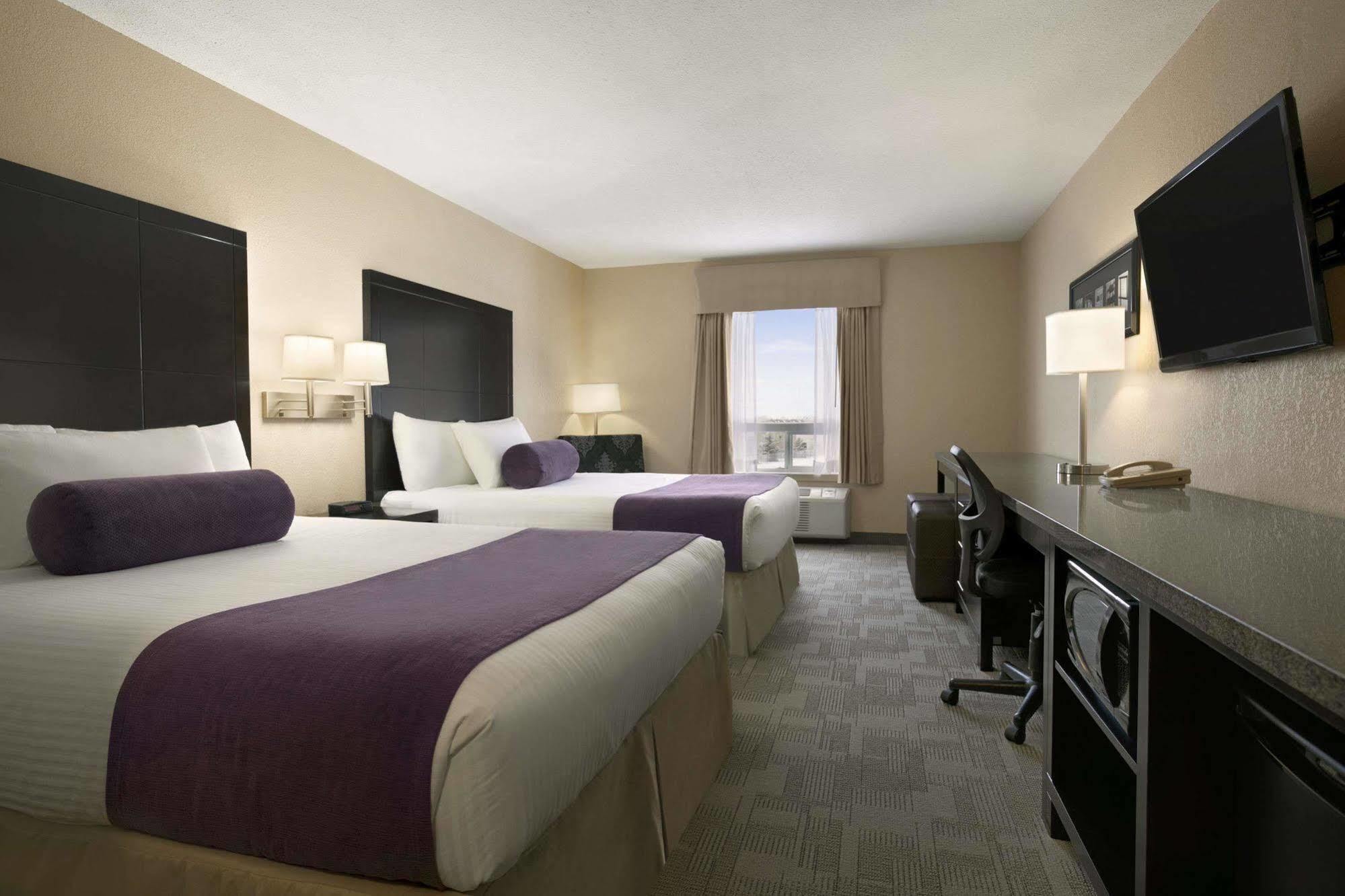 Days Inn By Wyndham Regina Exterior photo