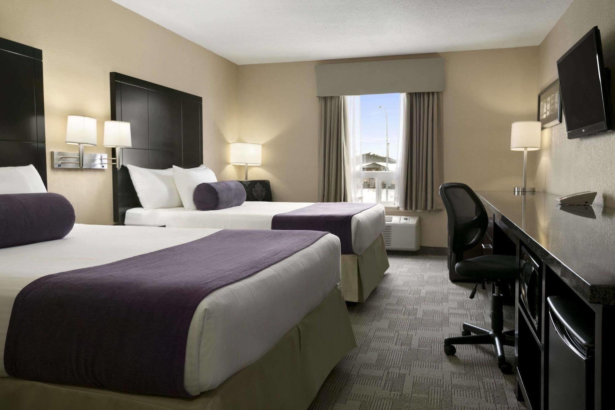 Days Inn By Wyndham Regina Exterior photo